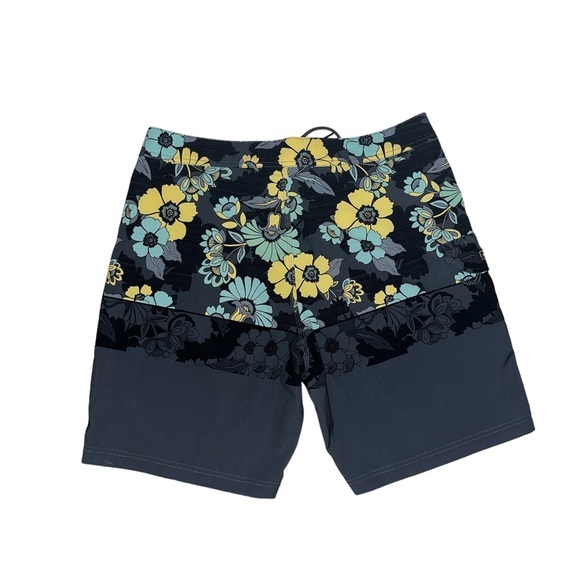 Vissla shorts - Picture 2 of 3